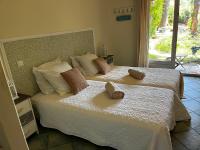 Tweepersoonskamer met 2 aparte bedden en Uitzicht op de Tuin