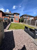Spacious, cosy & stylish 3 Bed Home in Salford, near Trafford Park - Free Parking - Chambres d'hôtes Manchester