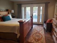 Robin's Red Rock Getaway Suite A - Bed and Breakfast Sedona