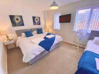 Trendy Bedrooms in Walsall -Modern 3 Bathrooms-Sleeps 9 - B&B Walsall