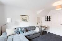 Chic Bedrooms in Walsall -Stylish 3 Bathrooms-Sleeps 9 - B&B Walsall