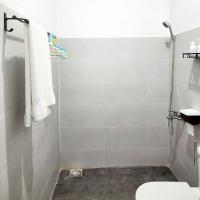 Quadruple Room with Private Bathroom