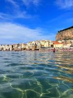 Stromae Central Apartment Cefalu 1 Minute Duomo Beach 3 Bedrooms 8 Guests Free WiFi - Chambres d'hôtes Cefalù