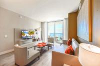 Oceanfront Retreat Scenic Views & Coastal Comfort - B&B Hollywood