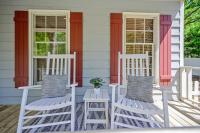 Large groups,King Bed,Tvs, Kids essentials, office, Grill, Crib, in Bond park ,PNC Arena - B&B Cary