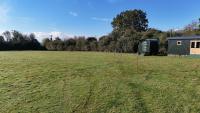 Delightful shepherd's hut in a rural location - B&B North Fambridge
