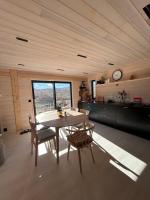 Moderne fjellhytte med panoramautsikt, ski in out - B&B Sogndal