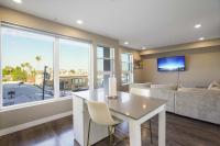 West Hollywood 2BR Flat Steps to Shopping Dining Entertainment - B&B