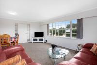 Sunlit Glow Spacious 5BR Home on Ladies Mile - B&B Auckland