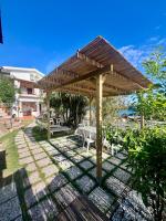 One-Bedroom Apartment with Garden View