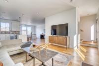 Stay Portland - Custom North Tabor Farmhouse - Gym & Kitchen - B&B