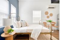 Stay Portland - Beach Vibes Getaway near Burnside & Laurelhurst! - Bed and Breakfast