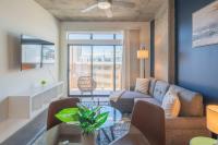 Stunning 2BD - Central DT- Gym, Pool, Parking Sleep8 - Bed and Breakfast