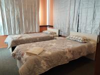 Doppel-/Zweibettzimmer mit Bad