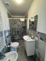 Zimmer mit Queensize-Bett und Meerblick