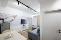 Deluxe One-Bedroom Apartment
