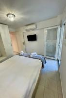 Modern Central Studio with Garden - B&B Volos