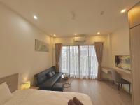 Happy Home - Big Balcony - Best Location - Bed and Breakfast Hanoi