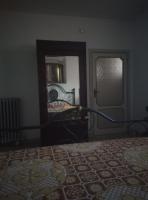 Chambre Lit King-Size avec Douche Accessible en Fauteuil Roulant - Adaptée aux Personnes à Mobilité Réduite