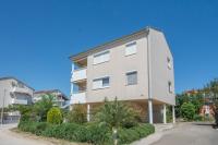 Spacious apartment on a great location -Apartment Kuhta - Bed and Breakfast Biograd na Moru