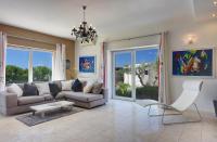 Three-Bedroom House with Private Pool 