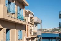 Cosy 1st floor apartment at Koum Kapi Beach - B&B Chionáto