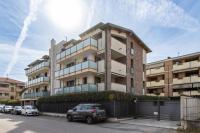 Spacious Apartment in Lissone - B&B