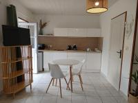 Studio équipé, proche aéroport - Bed and Breakfast
