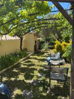 Évasion en Provence Bas de Villa avec Jardin & Vignes, Soleil & Fraîcheur - Chambres d’hôtes