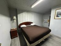 Single Bed Smoking