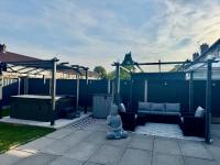 house with hot tub - B&B West Derby