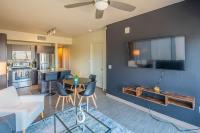 Stunning 2BD DT, Parking, Gym, W-D, Roosevelt Row - Bed and Breakfast