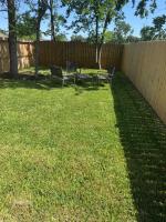 Modern 2 Bedroom All-En-Suite Near Downtown with EV Socket - B&B Houston