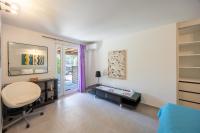 Apartment with Patio and Garden