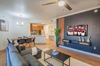 Lavish 3BD King Bed With Pool, Hot Tub, Gym, Parking - Ferienwohnung