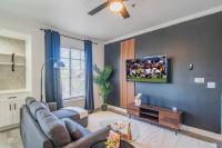 Amiable 2BD King Bed with Pool, Hot Tub, Gym, Parking - B&B Glendale