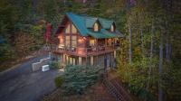 Relaxation Retreat - Pickleball Cabin - Wi-Fi, Fire Pit with Bar, EV, Game Room, Hot Tub, Pool Access - Mins to PF - Chambres d'hôtes Sevierville