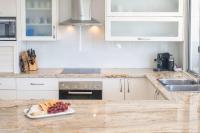 Zinc One - Oceanstays - ocean views - Bed and Breakfast Yamba