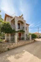 Stara Stone House Tranquil Garden & Dazzling View - Chambres d’hôtes Exochóri