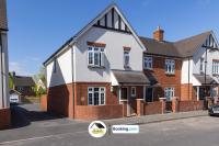 3 Bedroom House By B and R Serviced Accommodation Amesbury With Wifi & Free Parking - B&B Amesbury