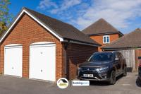 3 Bedroom House By B and R Serviced Accommodation Amesbury With Wifi & Free Parking - B&B Amesbury