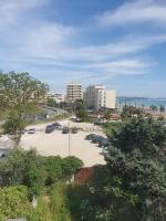 Affordable, Beachfront Apartment - Ferienwohnung Durrës