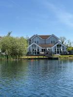 Lake View Landings Cotswolds Water Park South Cerney - Bed and Breakfast South Cerney