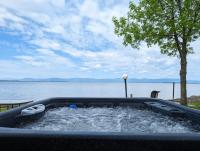 Chalet Loft #4 Waterfront with Spa Fireplace and Wifi - B&B Cap-Saint-Ignace