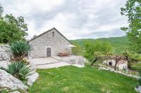 Arija Stone House - Rural Studio Apartment - Bed and Breakfast Nikšić