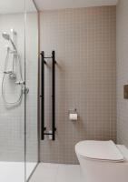 NYC Loft Vibe! 2BR City Stay w Rooftop Terrace - Bed and Breakfast Wellington