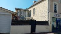 Embruns maison 5 ch 3 sdb belle terrasse aménagée barbecue 250 m de la mer et centre ville Arromanches au coeur des plages du débarquement - Ferienwohnung