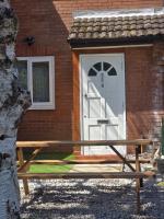 Elegant 2 bed with hot tub and a host of amenities - Ferienwohnung Liverpool
