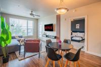 Trendy 2BD Gym Pool Parking WD Sleeps 8 - Ferienwohnung