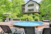 Hot Tub and Trail Access Treehouse in Landrum! - Bed and Breakfast